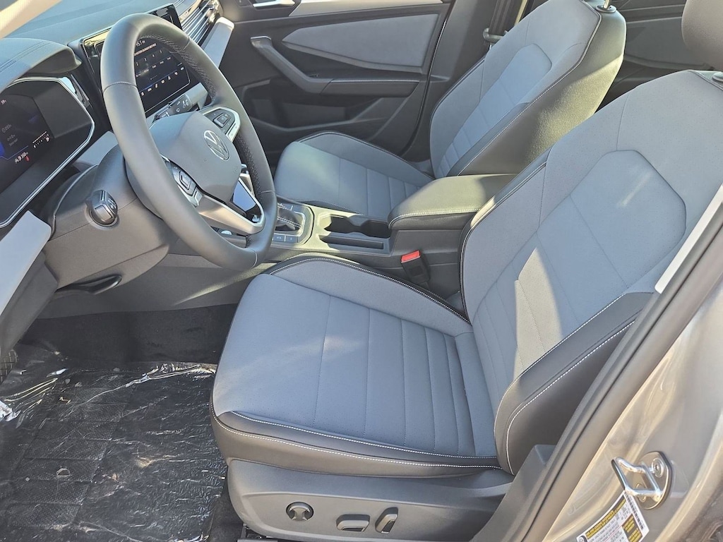 New 2025 Volkswagen Jetta 1.5T SE Sedan