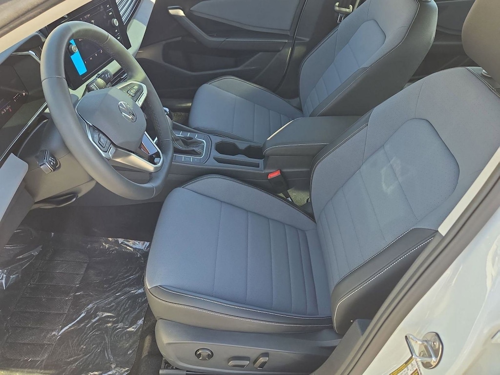 New 2025 Volkswagen Jetta 1.5T SE Sedan