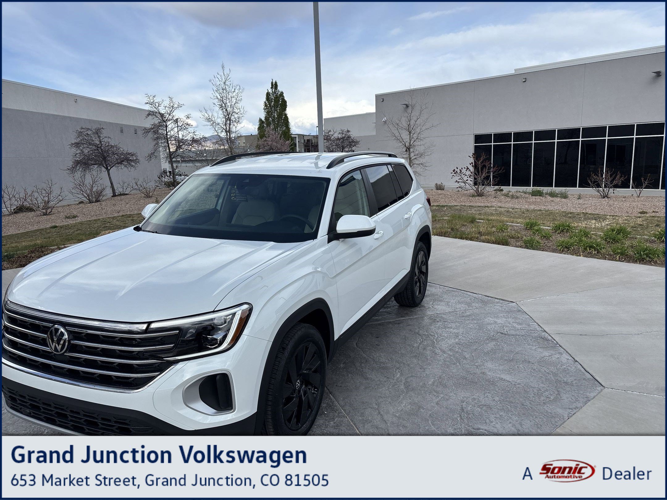 2025 Volkswagen Atlas 2.0T SE w/Technology