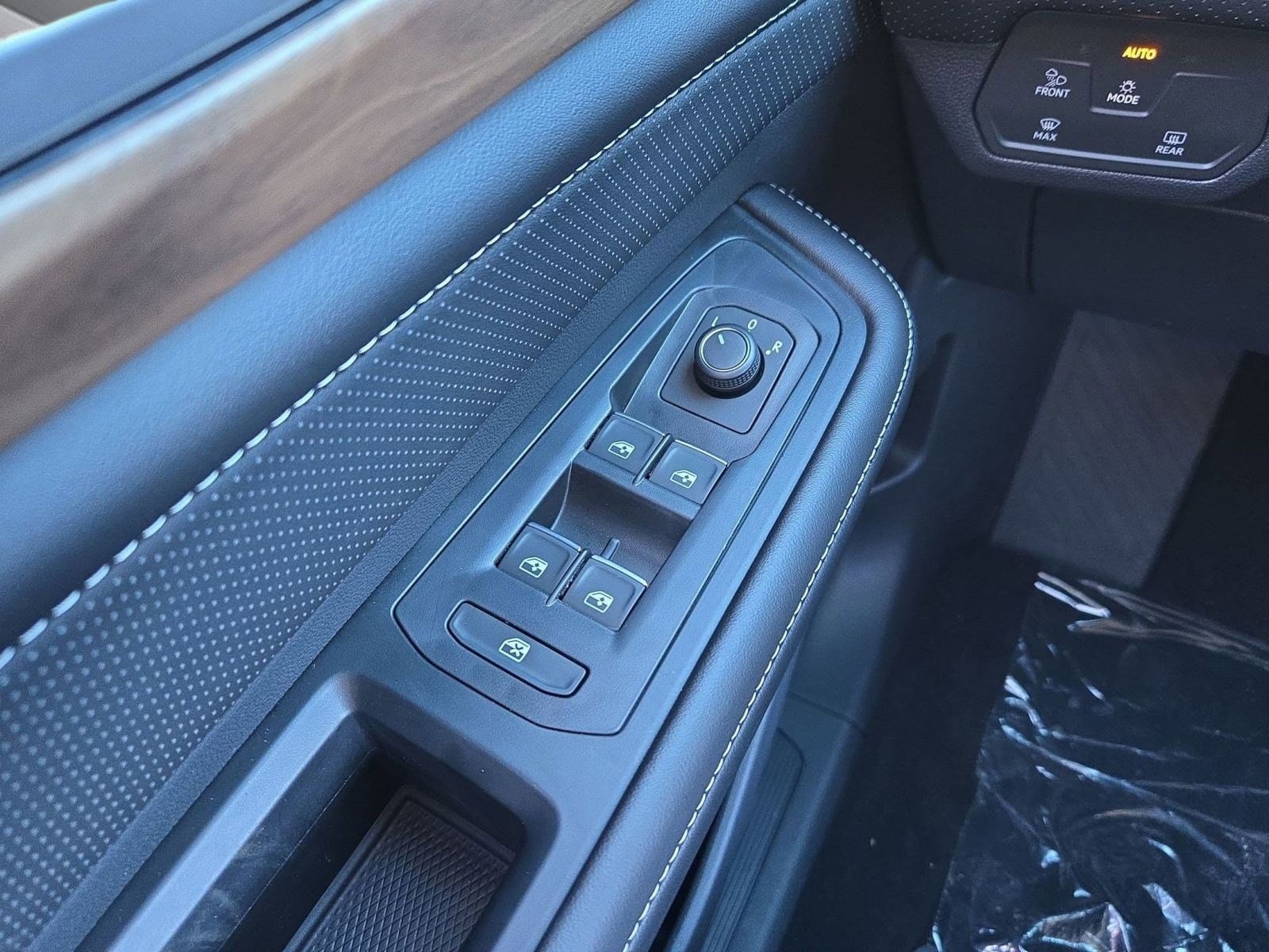 2026 Volkswagen Atlas SE - Photo 10
