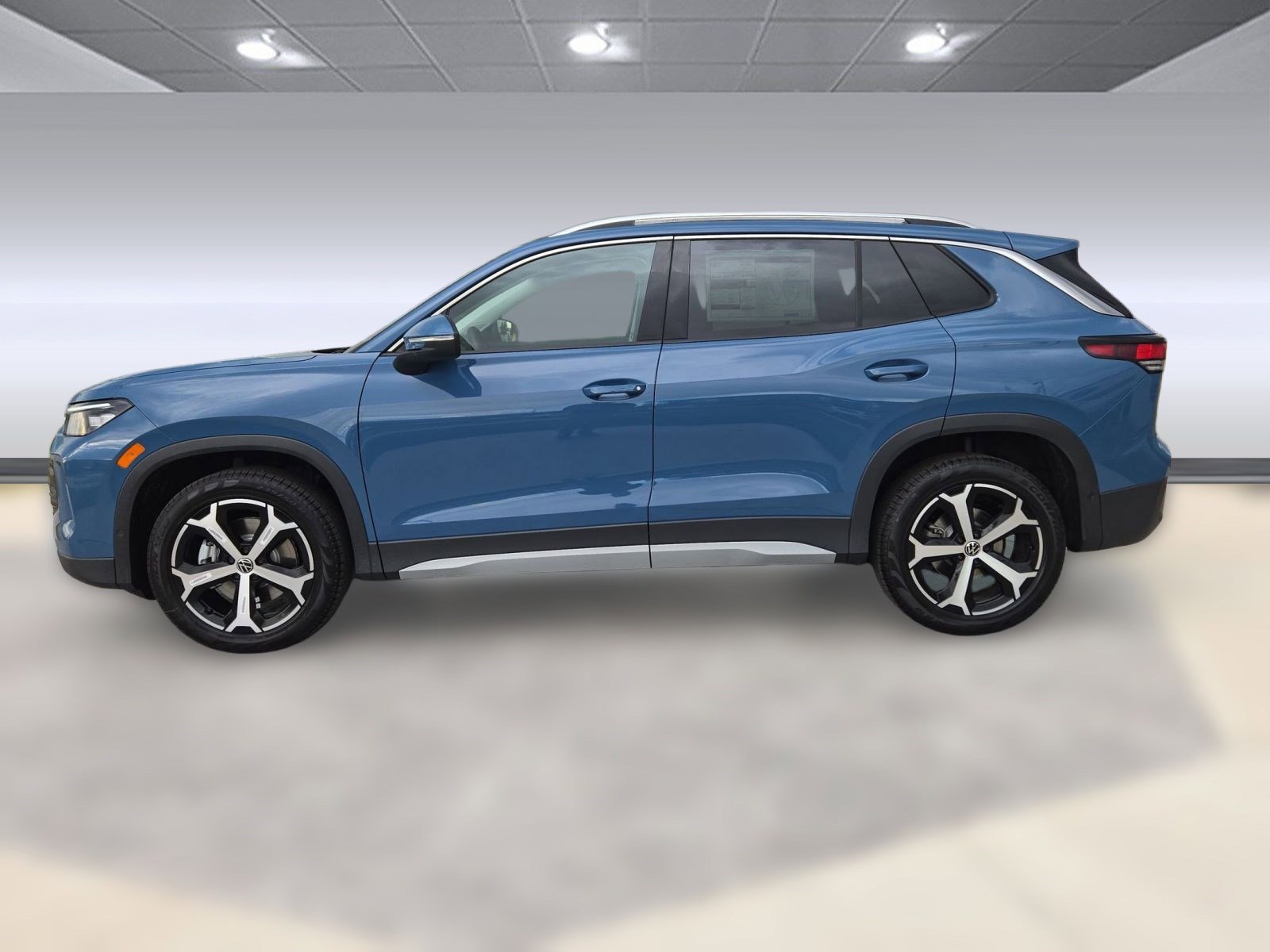 2025 Volkswagen Tiguan SE photo 2