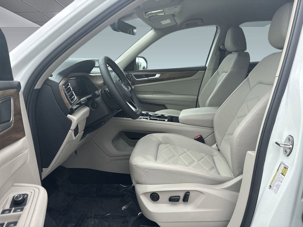 New 2025 Volkswagen Atlas 2.0T SE w/Technology SUV