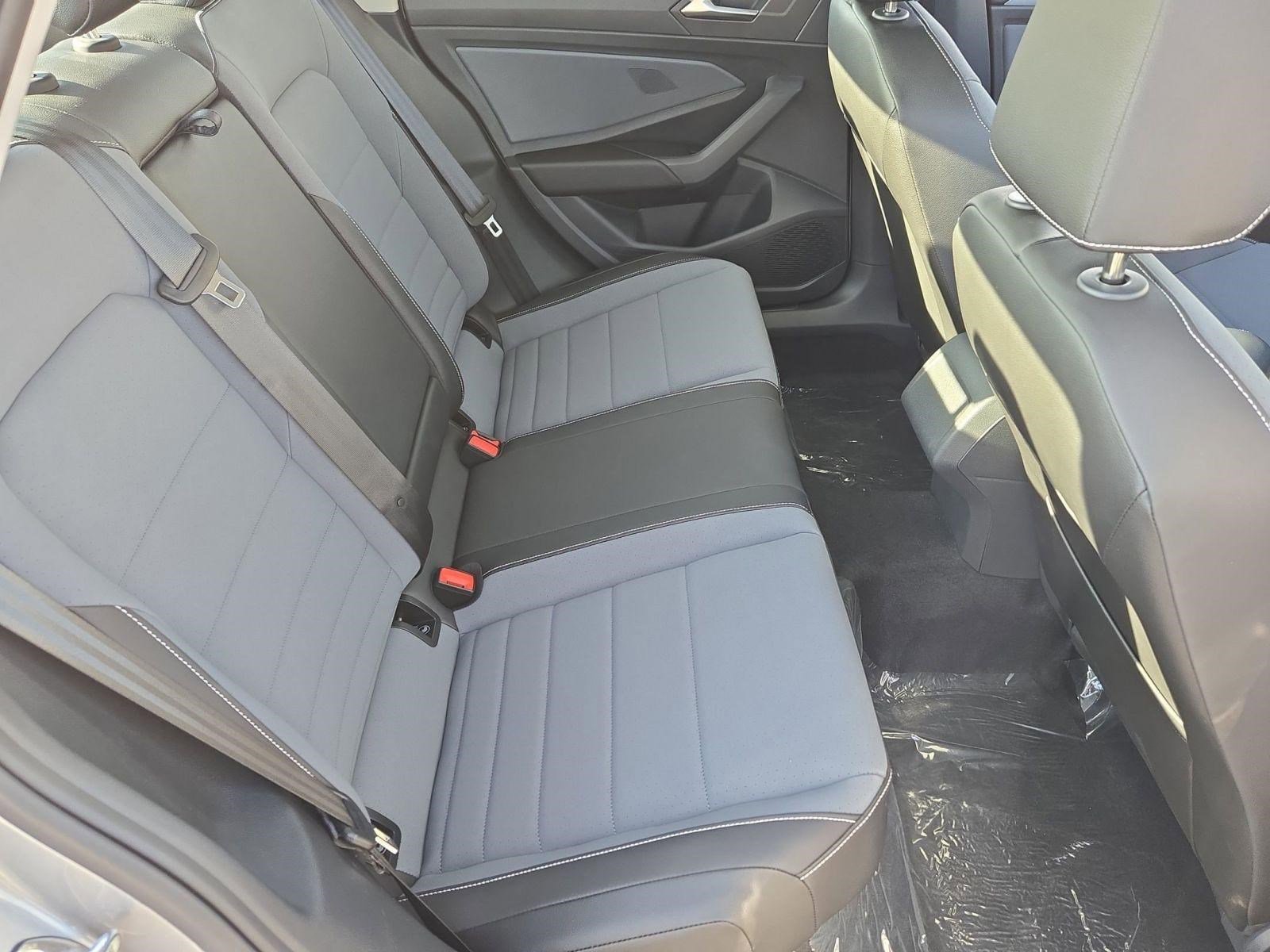 2025 Volkswagen Jetta SE - Photo 24