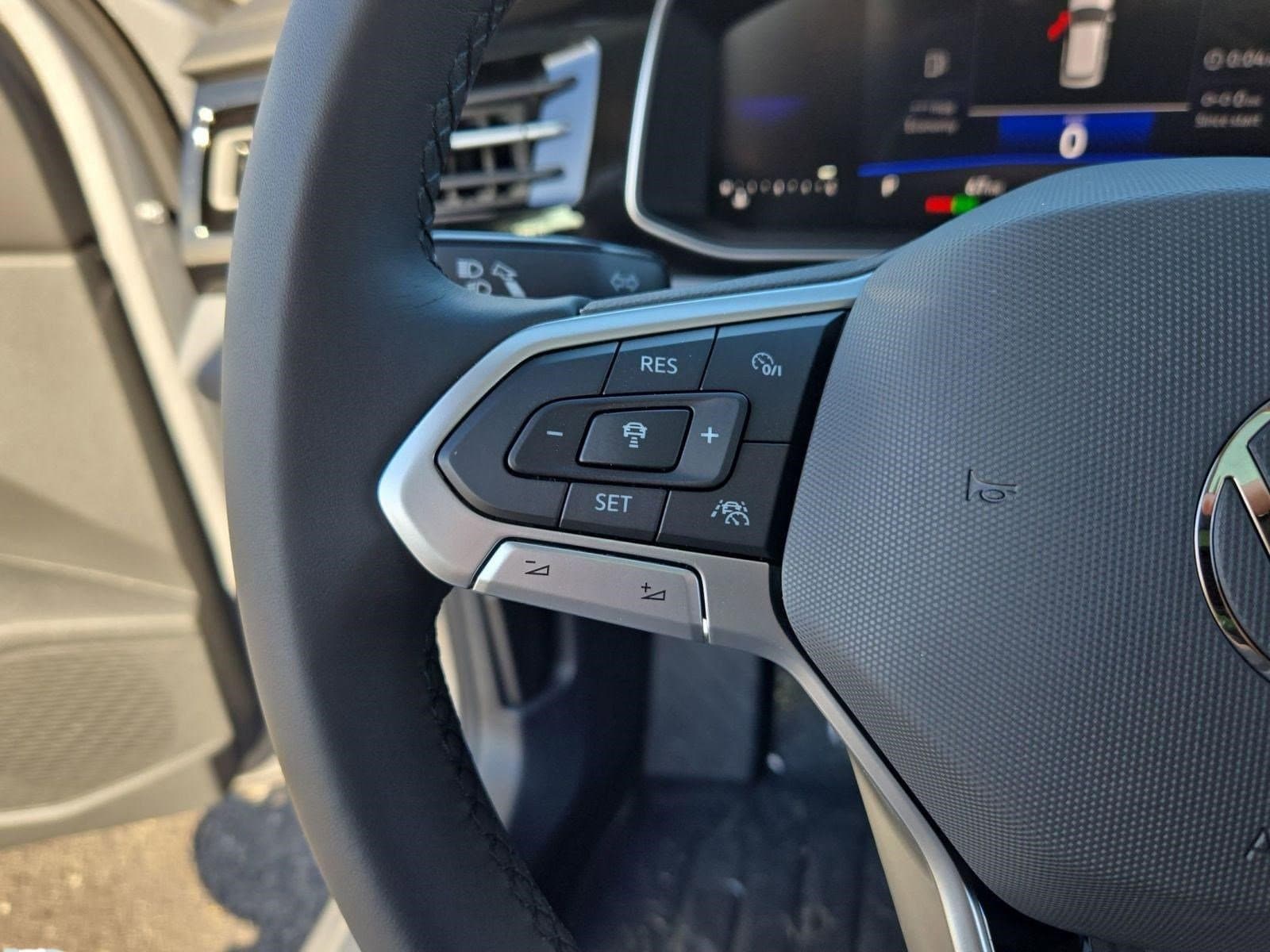 2025 Volkswagen Jetta SE - Photo 15