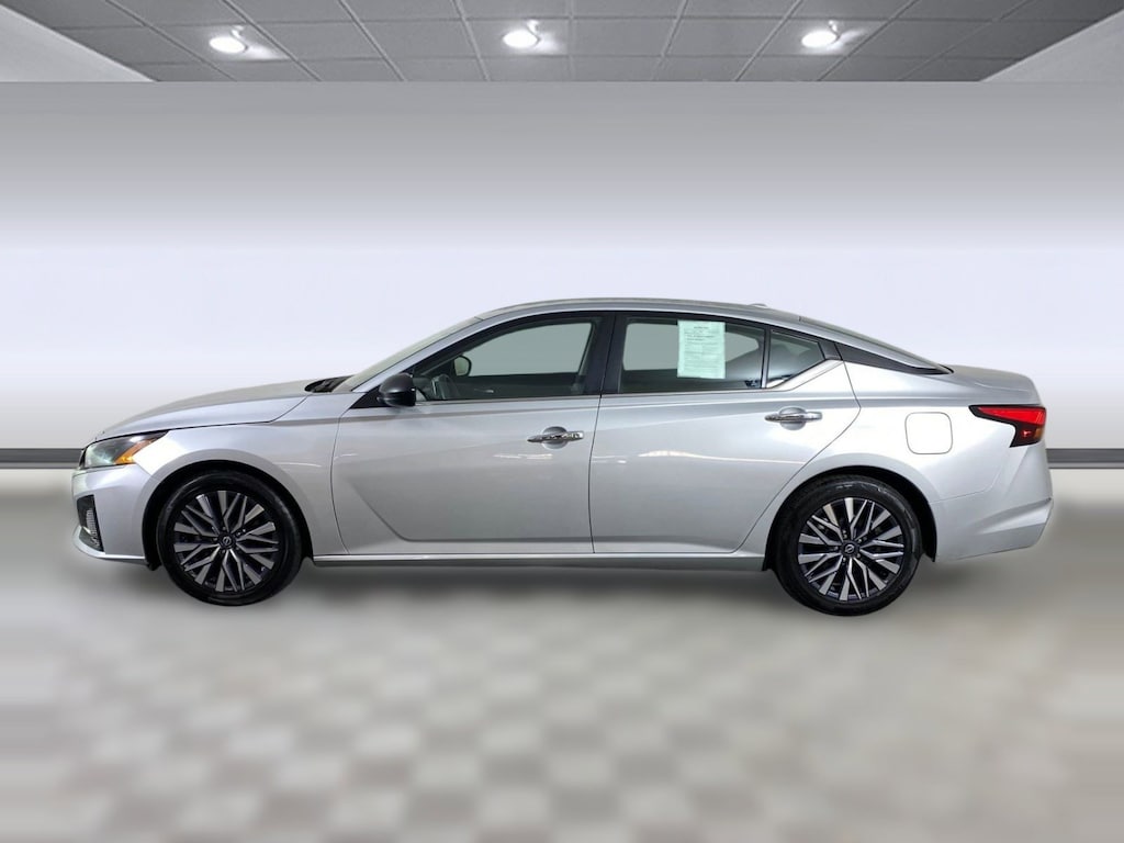 Used 2024 Nissan Altima 2.5 SV Sedan