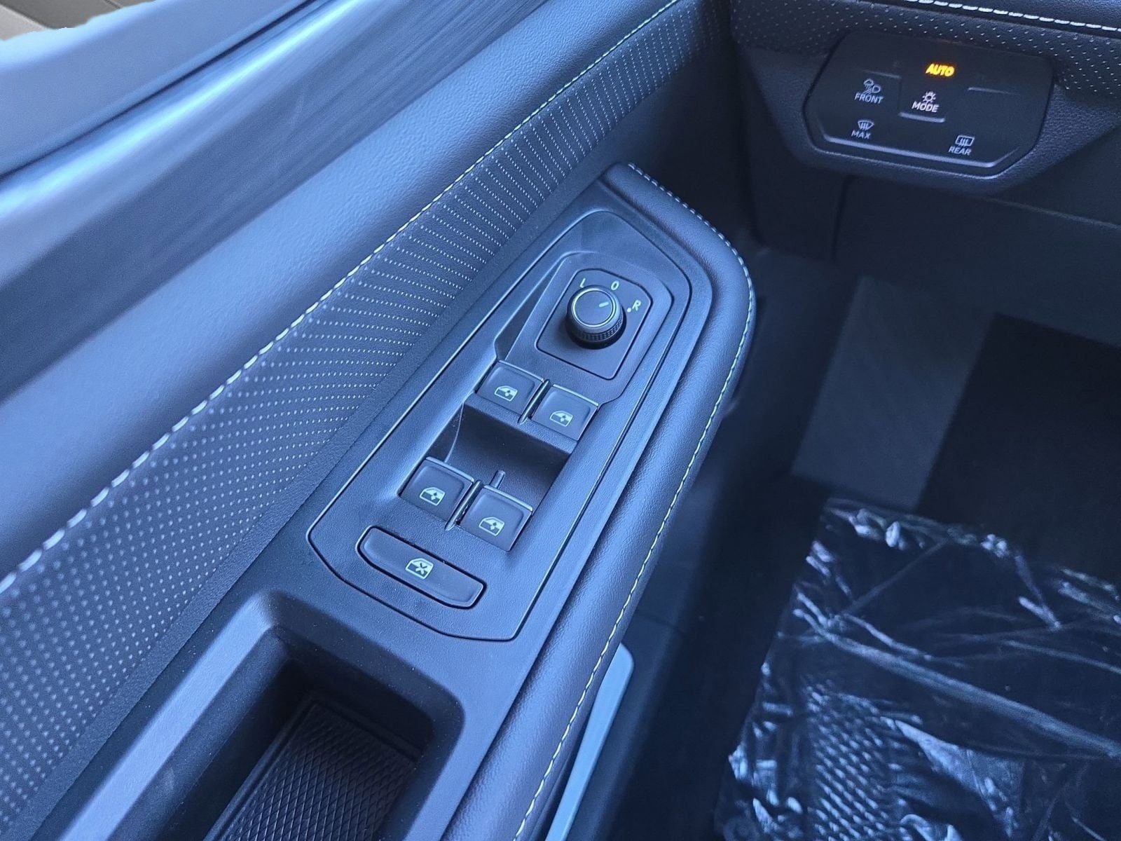 2026 Volkswagen Atlas Cross Sport SE w/Tech - Photo 11