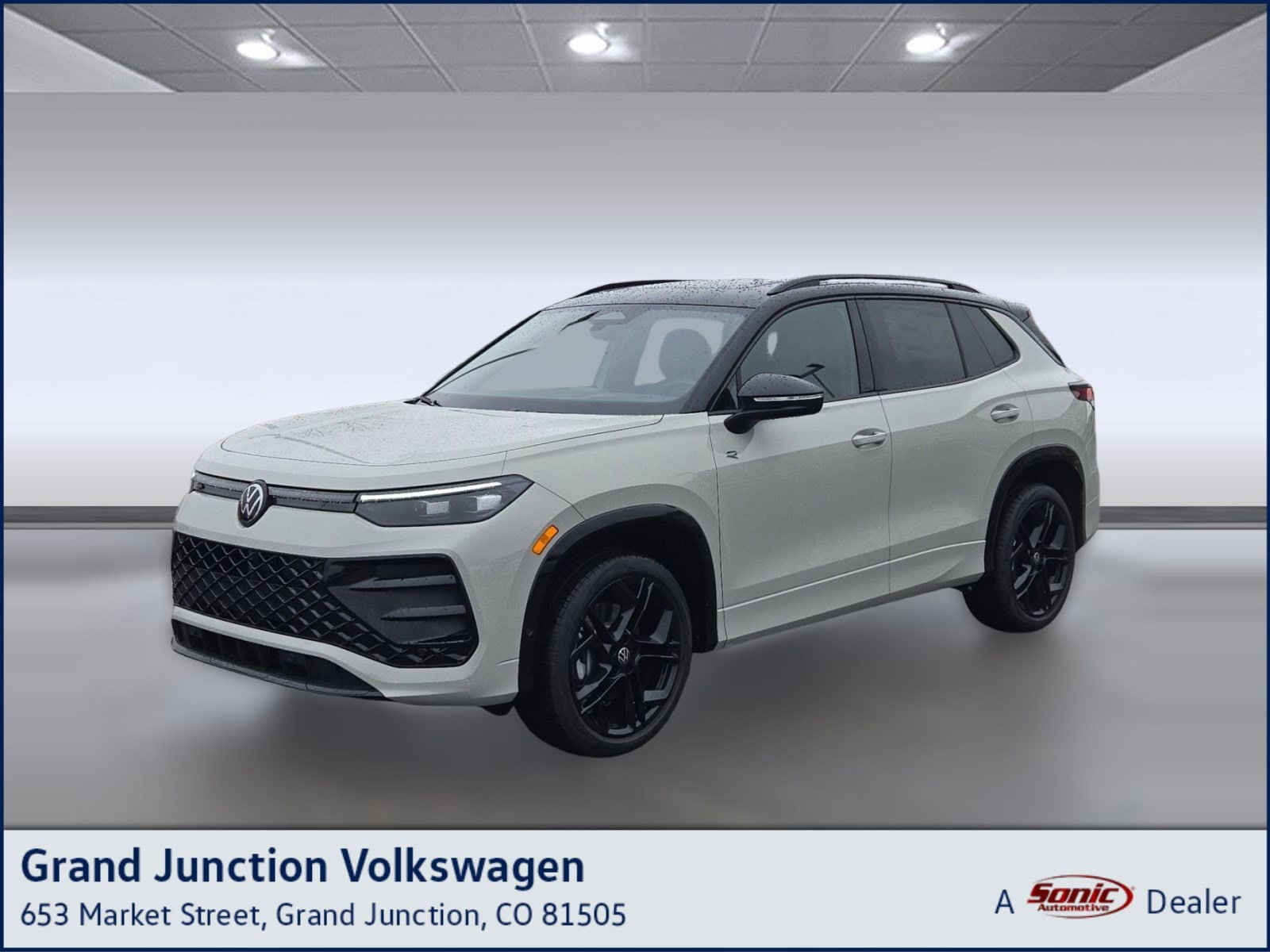 2026 Volkswagen Tiguan SE R-LINE BLACK's photo