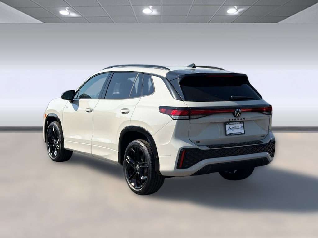 New 2026 Volkswagen Tiguan SE R-Line Black SUV