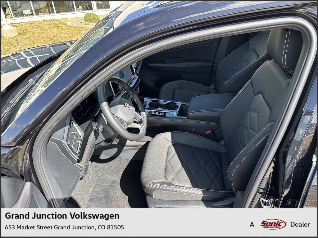 New 2025 Volkswagen Atlas Cross Sport 2.0T SE w/Technology SUV
