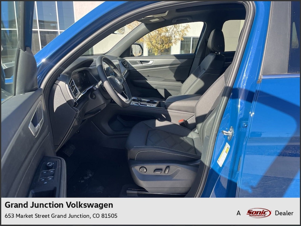 New 2025 Volkswagen Atlas Cross Sport 2.0T SE w/Technology SUV