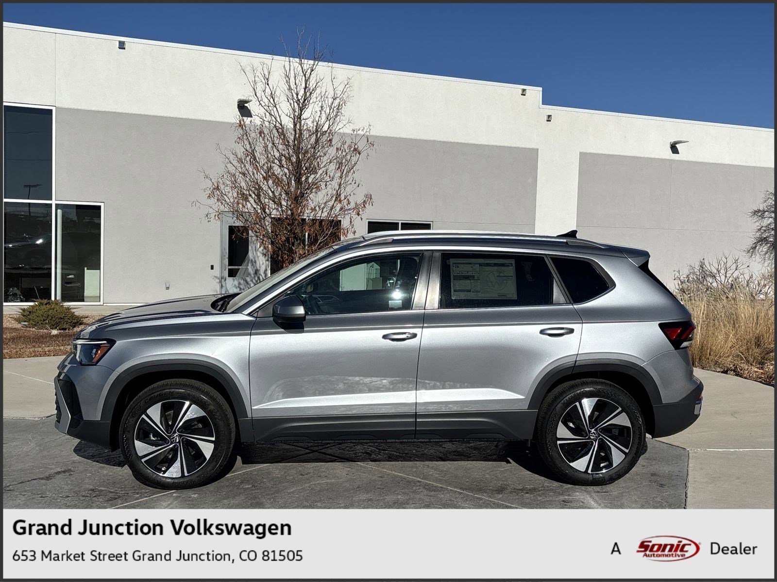 2025 Volkswagen Taos SE photo 4