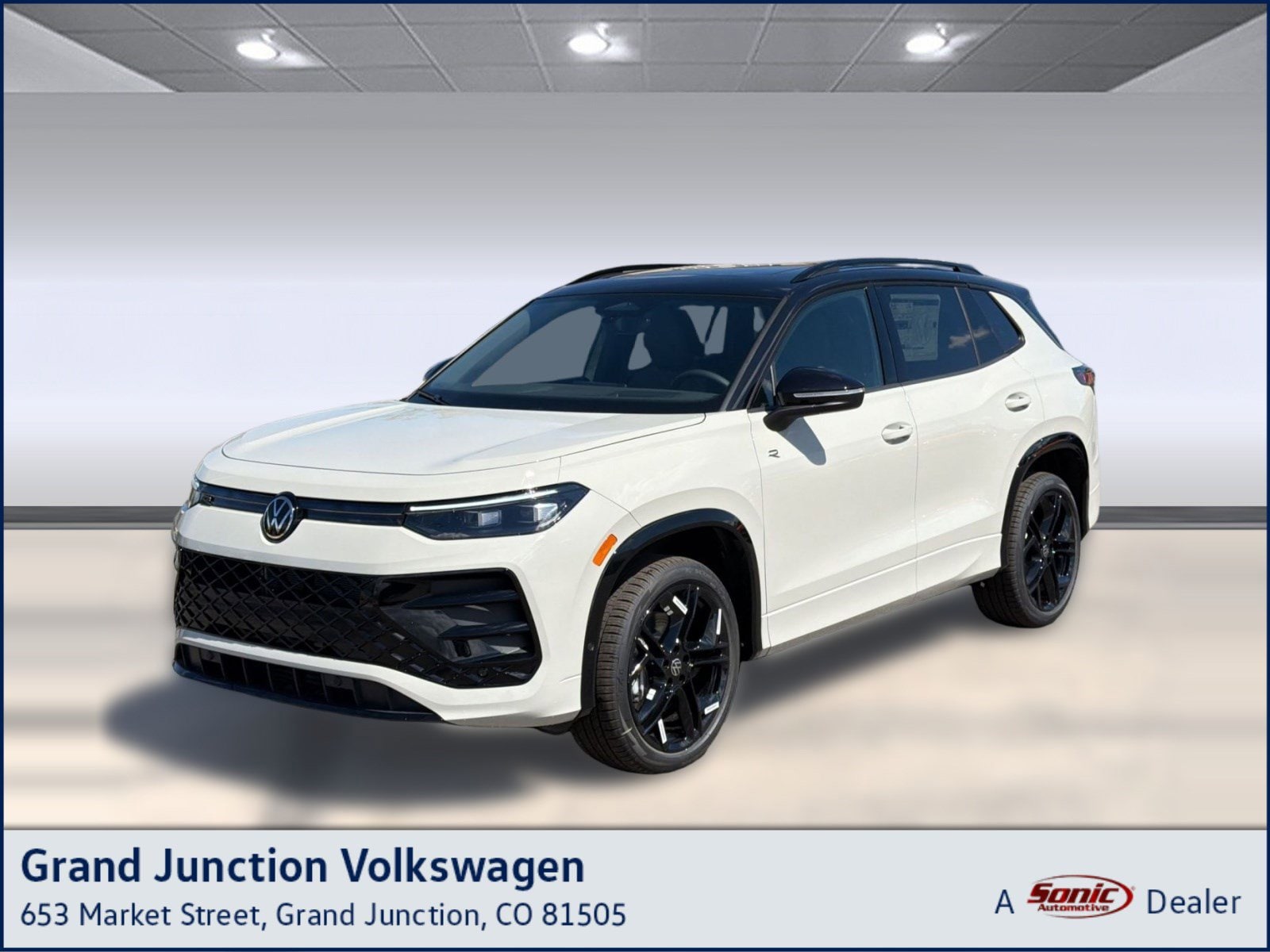 2026 Volkswagen Tiguan 2.0T SE R-Line Black 4Motion's photo