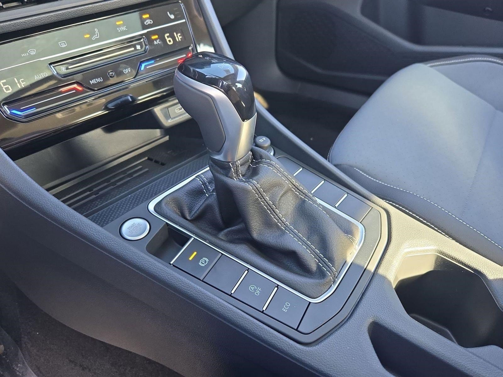 2025 Volkswagen Jetta SE - Photo 16