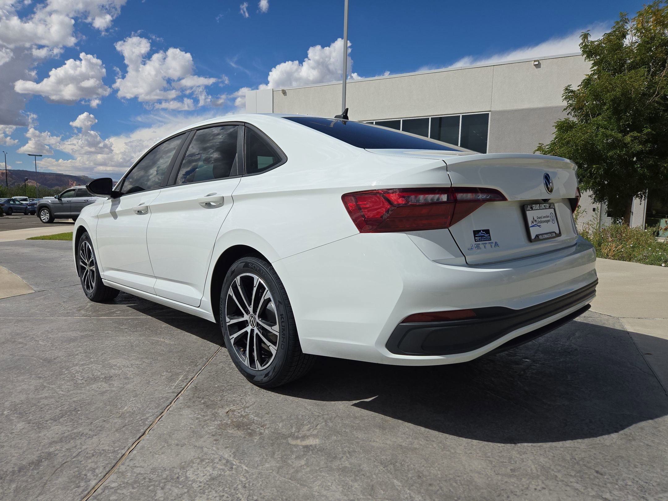 2022 Volkswagen Jetta 1.5T Sport photo 2