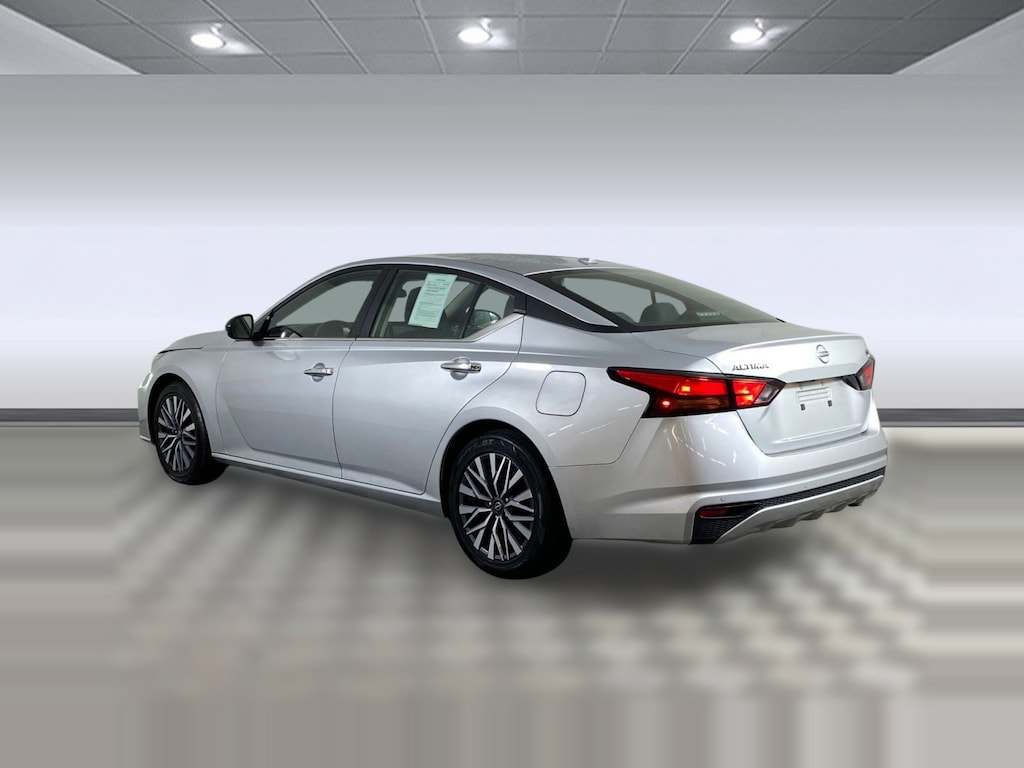 Used 2024 Nissan Altima 2.5 SV Sedan