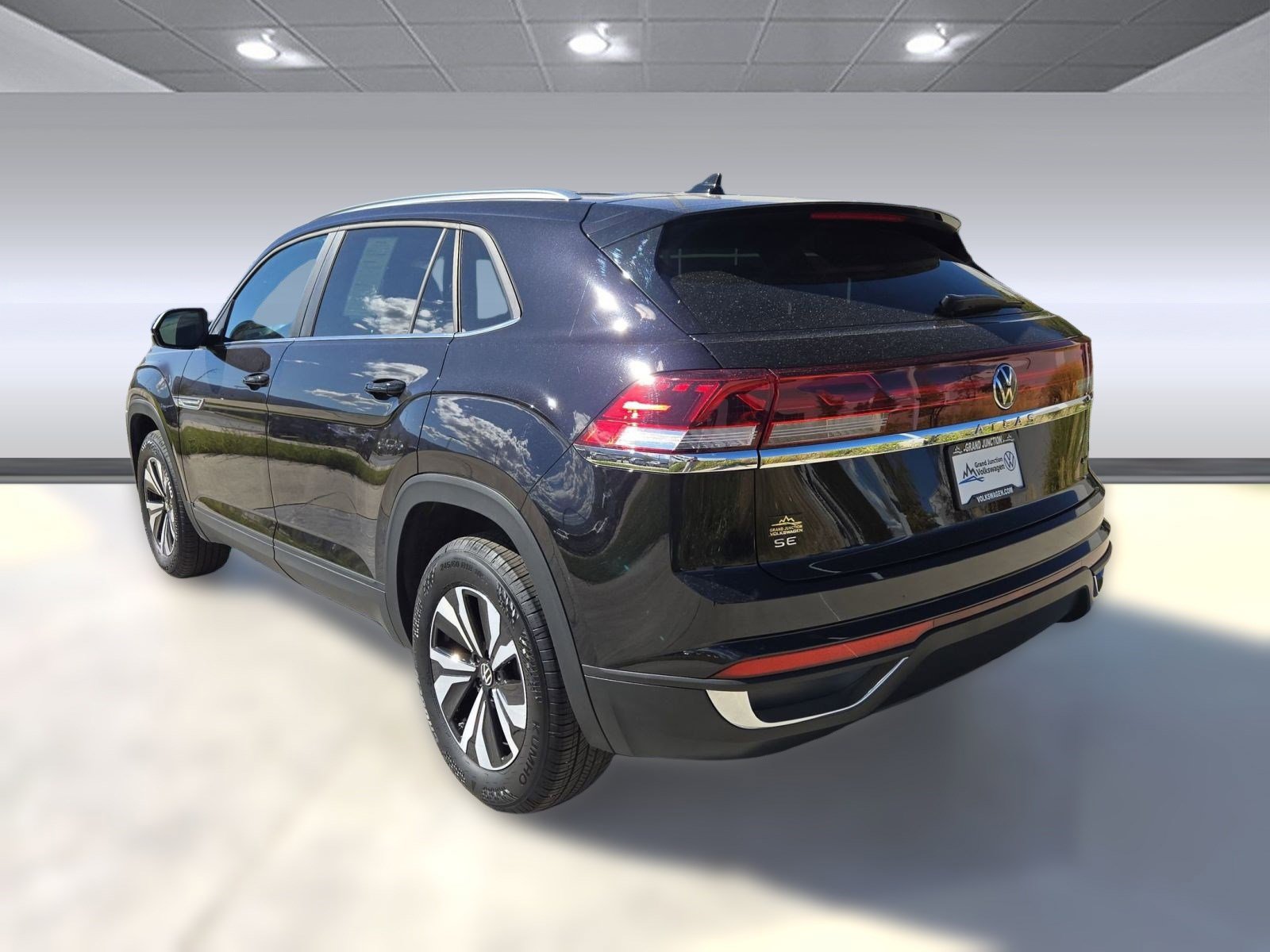 2024 Volkswagen Atlas Cross Sport SE photo 3