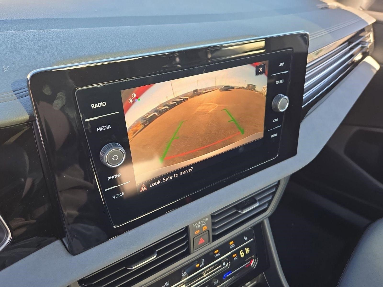 2025 Volkswagen Jetta SE - Photo 23