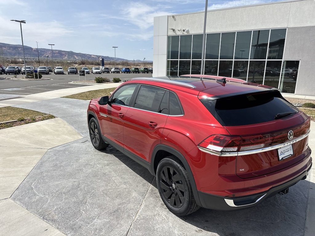 New 2025 Volkswagen Atlas Cross Sport 2.0T SE w/Technology SUV