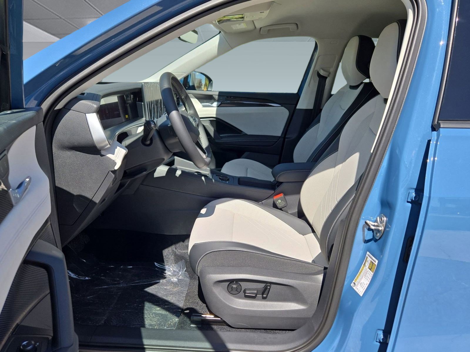 2025 Volkswagen Tiguan SE photo 4