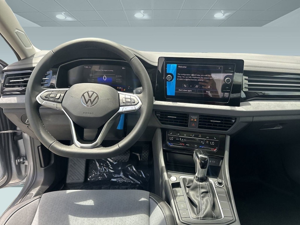 New 2025 Volkswagen Jetta 1.5T SE Sedan