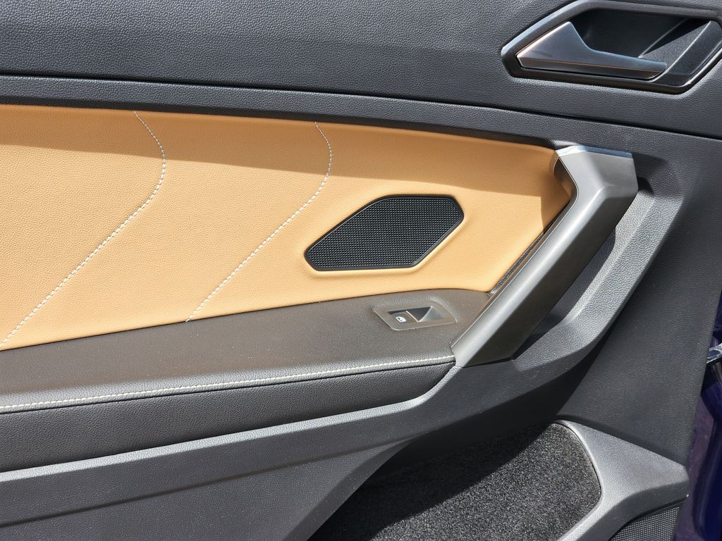 2022 Volkswagen Tiguan SE - Photo 11