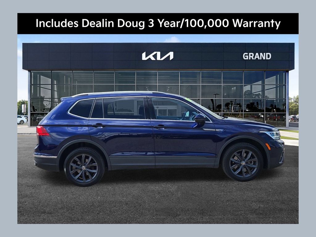 2022 Volkswagen Tiguan SE's photo