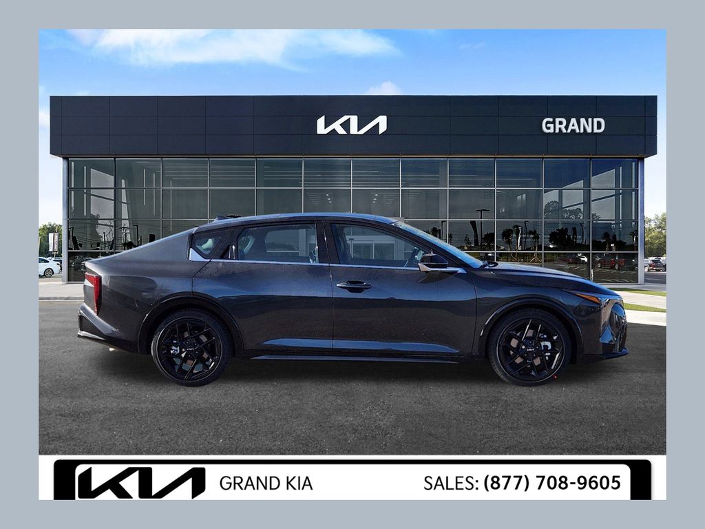 2025 Kia K4 GT-Line Turbo's photo
