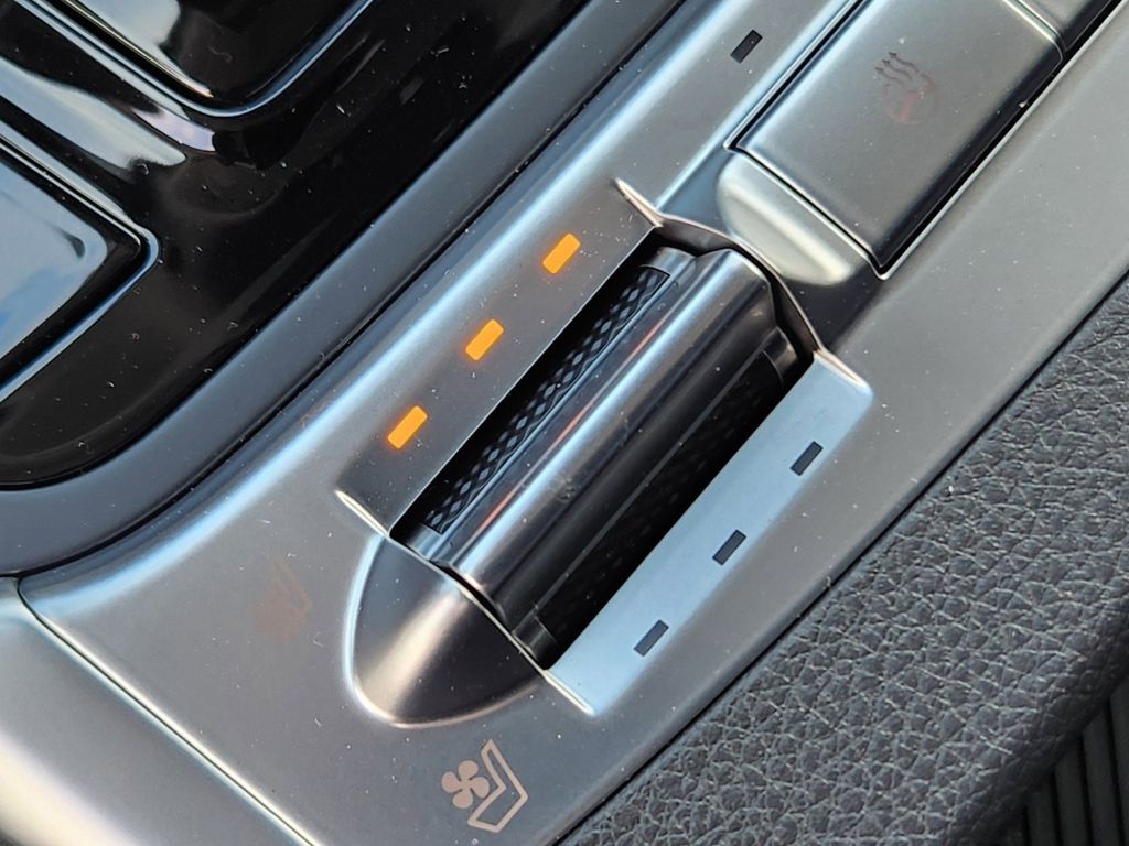 2025 Kia Carnival SX Prestige - Photo 23