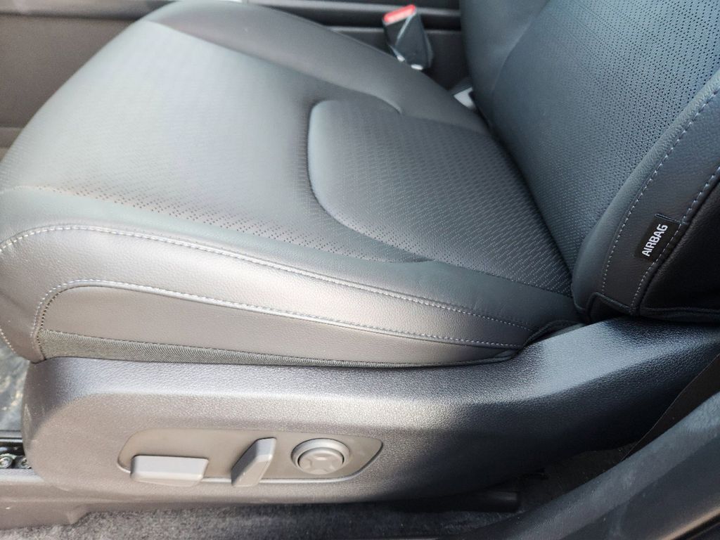 2025 Kia Carnival SX Prestige - Photo 11