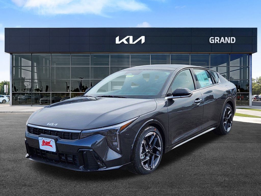 2025 Kia K4 GT-Line photo 3