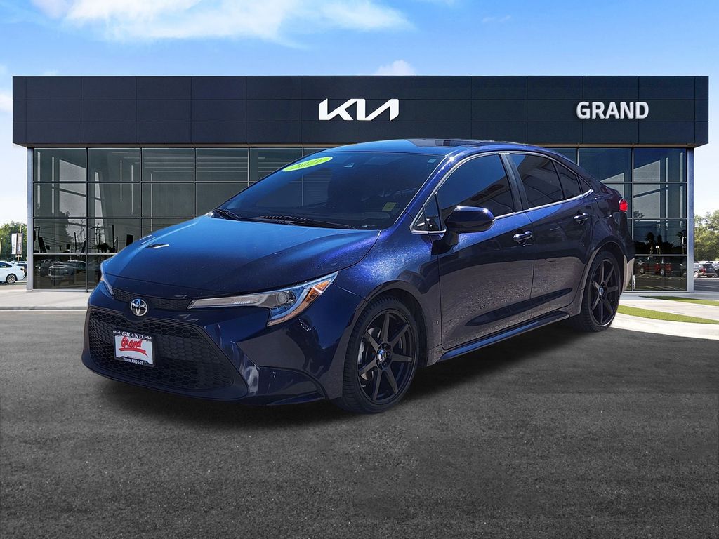2021 Toyota Corolla LE photo 3