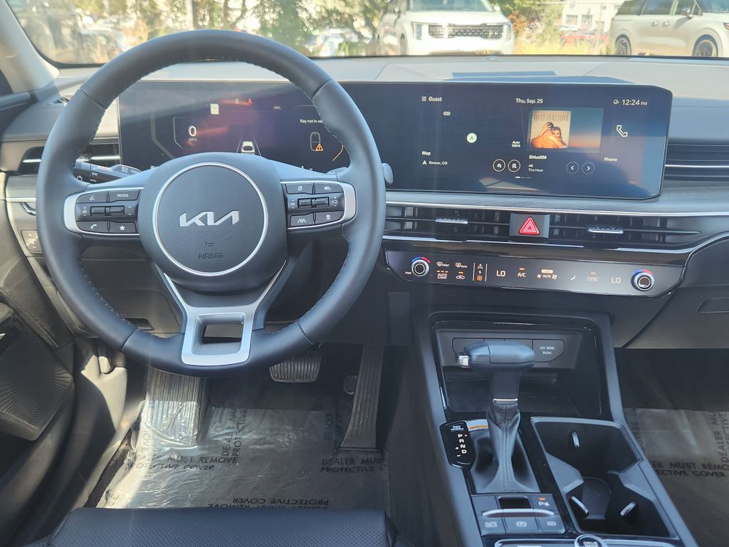 2025 Kia K5 EX - Photo 12