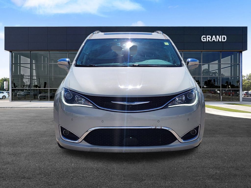 2020 Chrysler Pacifica Hybrid Limited photo 3