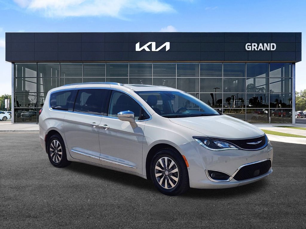 2020 Chrysler Pacifica Hybrid Limited photo 2