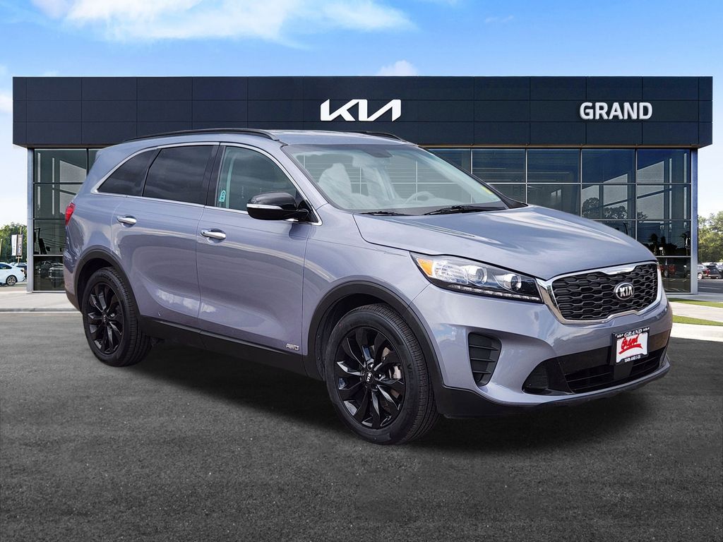 2020 Kia Sorento S photo 2