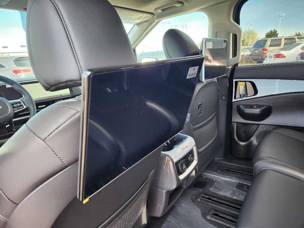 2025 Kia Carnival SX - Photo 15