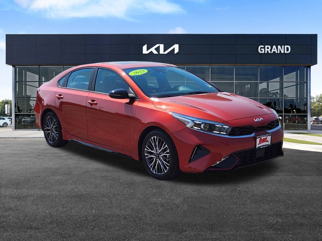 2023 Kia Forte GT-Line photo 2