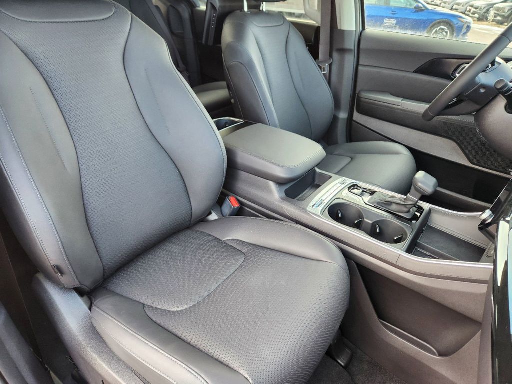 2025 Kia Carnival SX Prestige - Photo 16