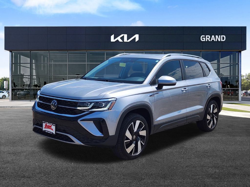 2024 Volkswagen Taos SEL photo 4