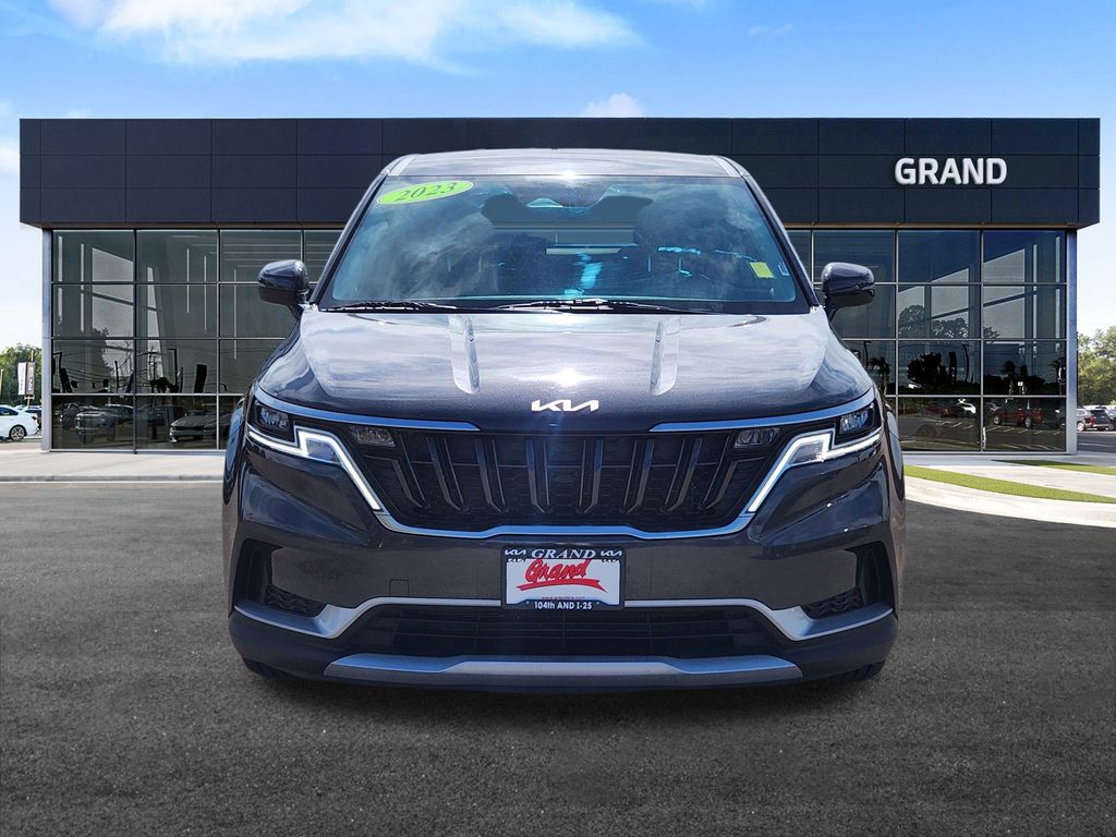 2023 Kia Carnival LX photo 3