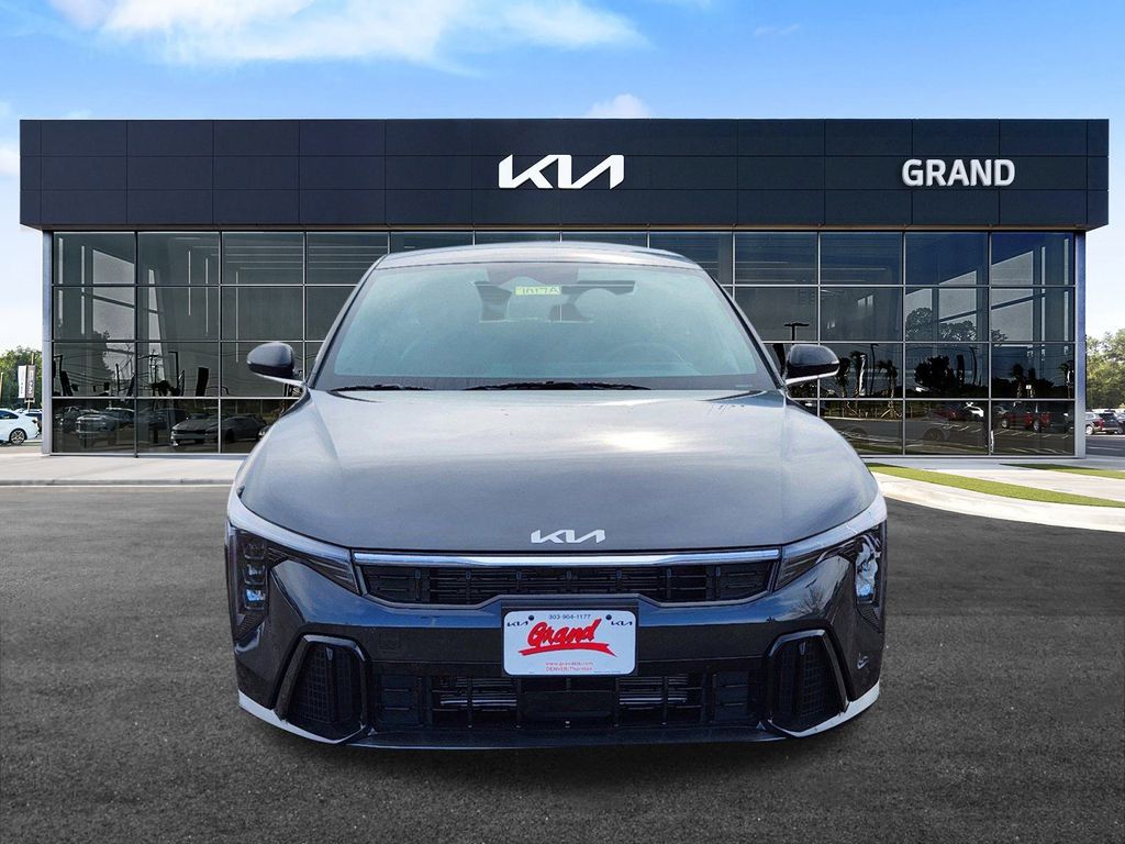 2025 Kia K4 GT-Line photo 2