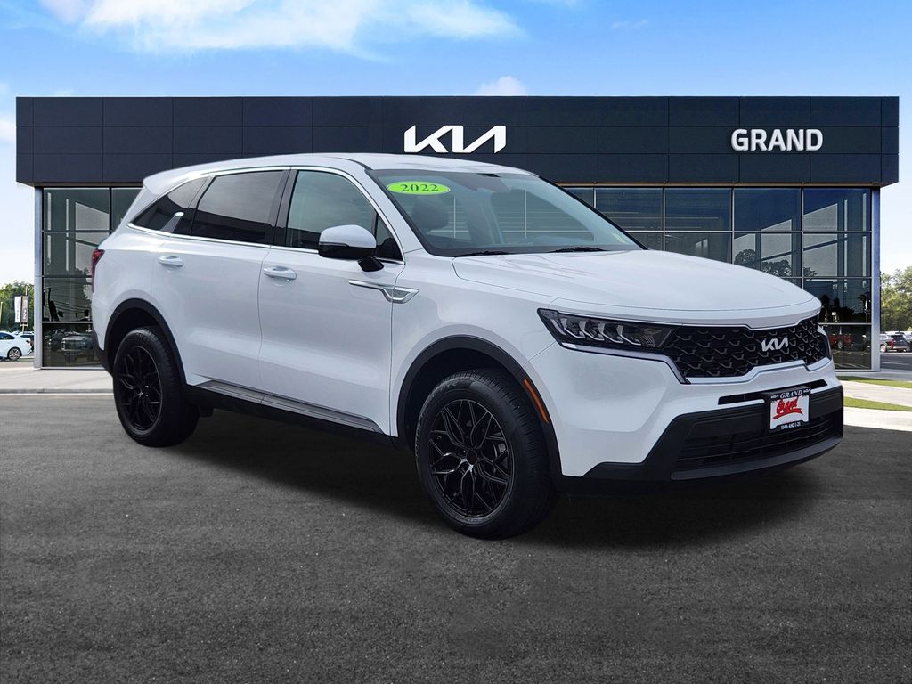 2022 Kia Sorento LX photo 2