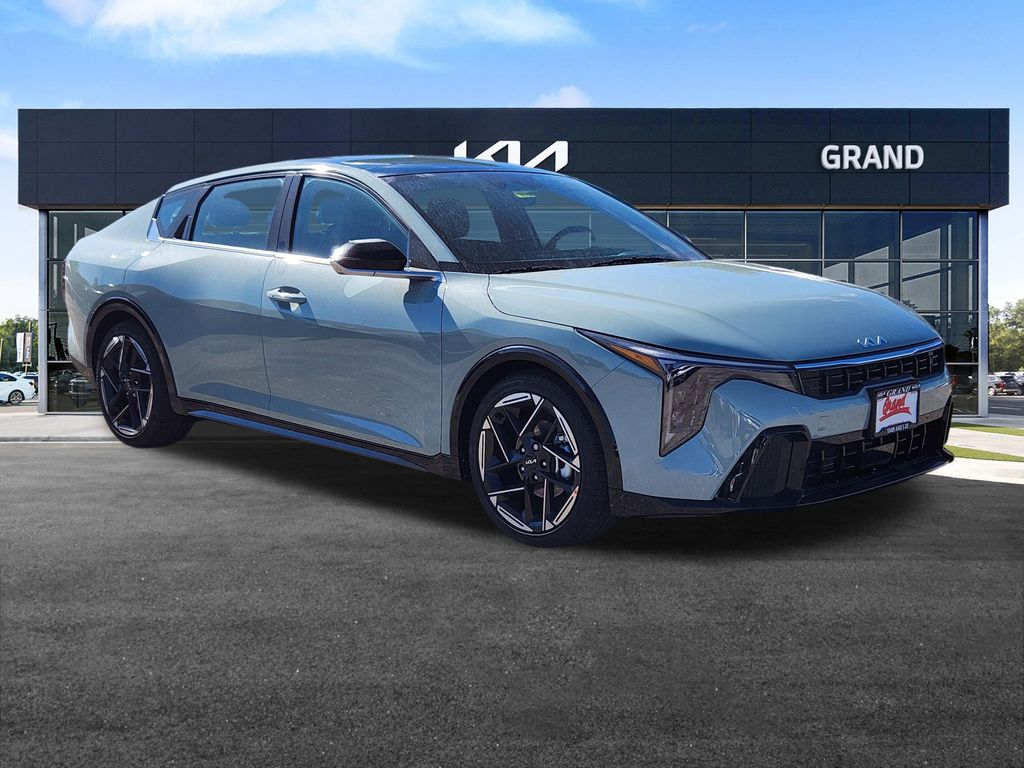 2025 Kia K4 GT-Line photo 2