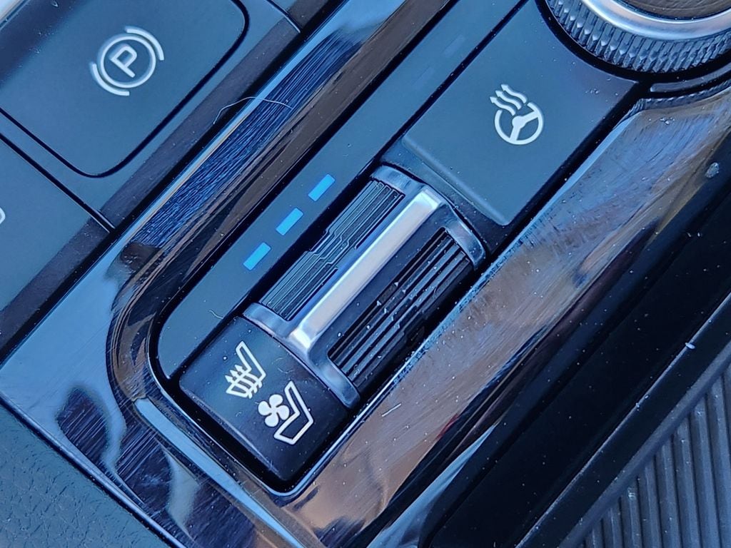 2025 Kia K5 EX - Photo 22