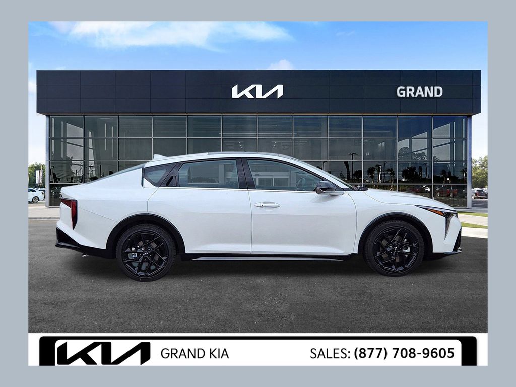 2025 Kia K4 GT-Line Turbo's photo