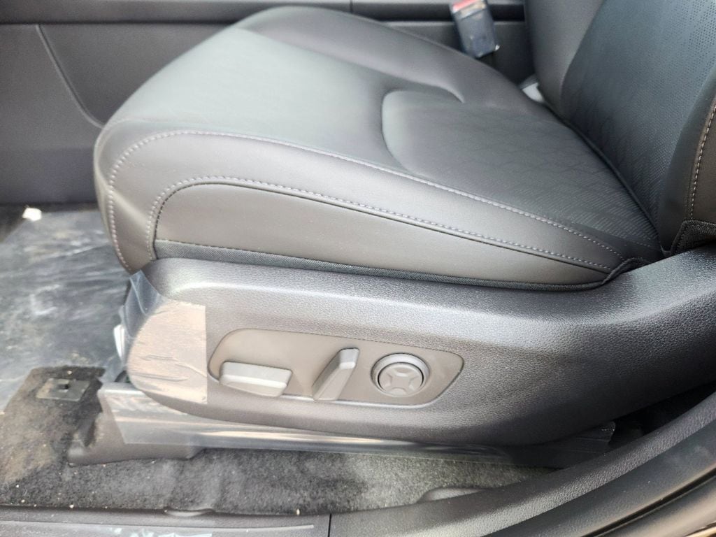 2025 Kia Carnival SX - Photo 13