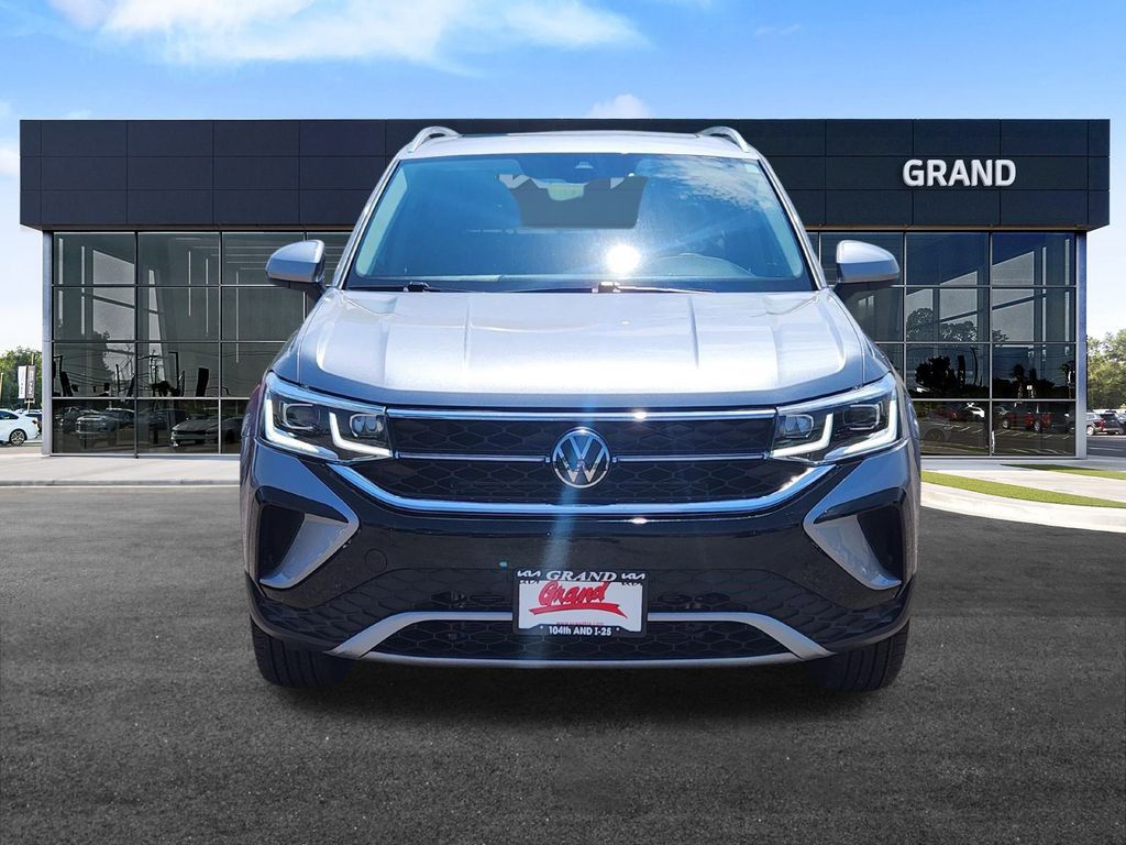 2024 Volkswagen Taos SEL photo 3