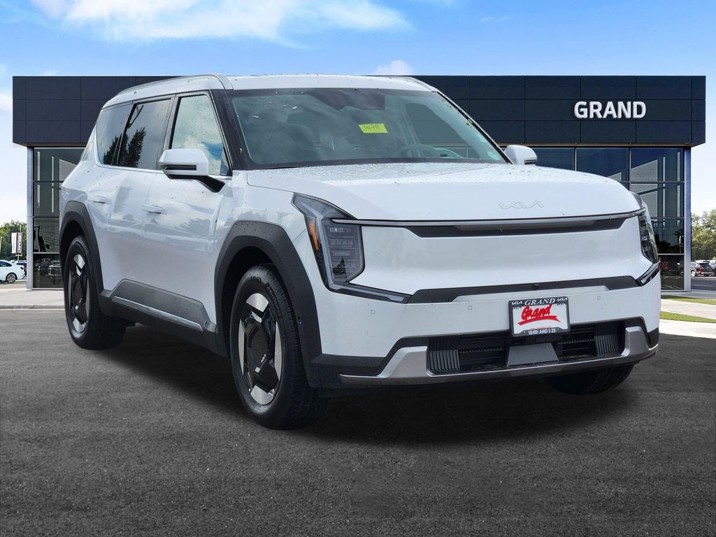 New 2026 Kia EV9 Wind SUV