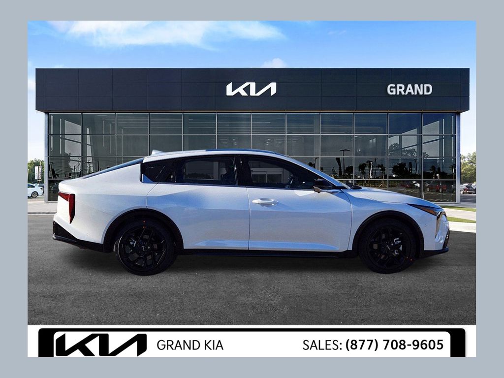 2025 Kia K4 GT-Line Turbo's photo