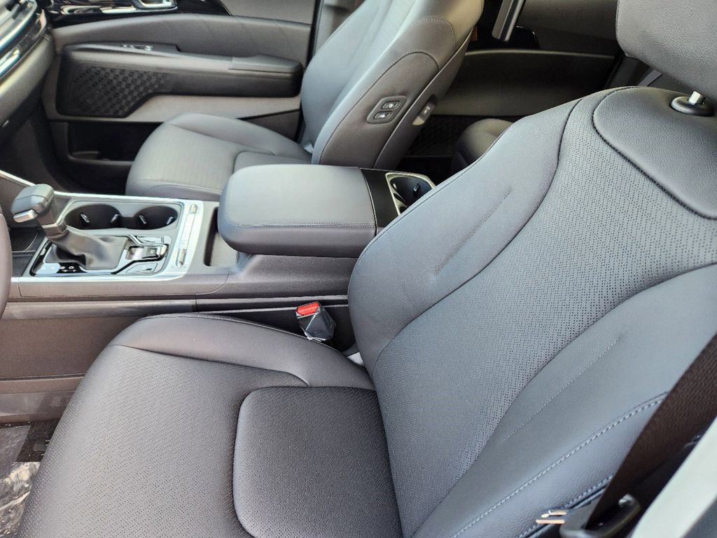 2025 Kia Carnival SX Prestige - Photo 10